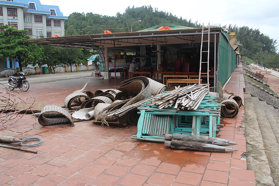 Miền Trung bắt đầu mưa, dân hối hả chạy "siêu bão" - 8 Miền Trung bắt đầu mưa, dân hối hả chạy "siêu bão" - 8