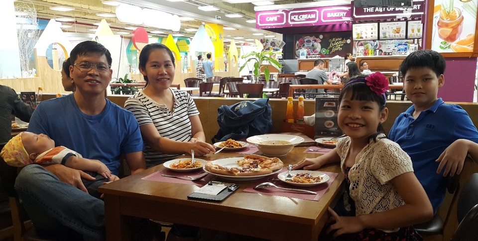 “Tôi từng luyện nghe tiếng Anh đến mức thuộc lòng từng câu chữ” - 3 Gia đình hạnh phúc của thầy giáo Nguyễn Công Hiệu.