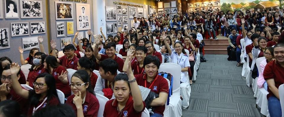 Ngừa thai và lợi ích của chúng ta - 3 Buổi trò chuyện tại trường đại học Nguyễn Tất Thành diễn ra trong không khí cởi mở, nhiệt tình của hơn 300 bạn sinh viên.