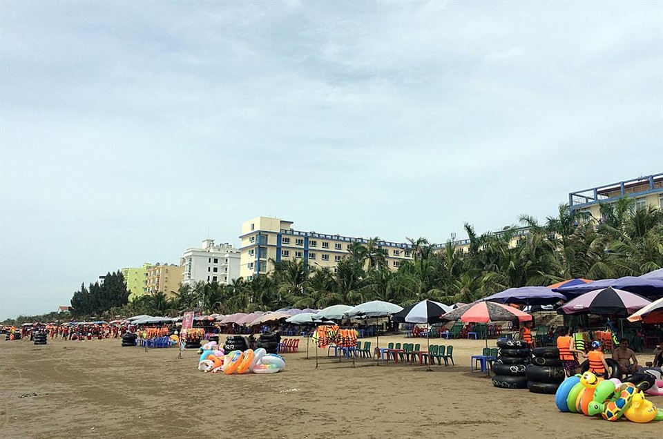 Đón ánh mặt trời rực rỡ trên biển Hải Tiến - 3 Đón ánh mặt trời rực rỡ trên biển Hải Tiến - 3