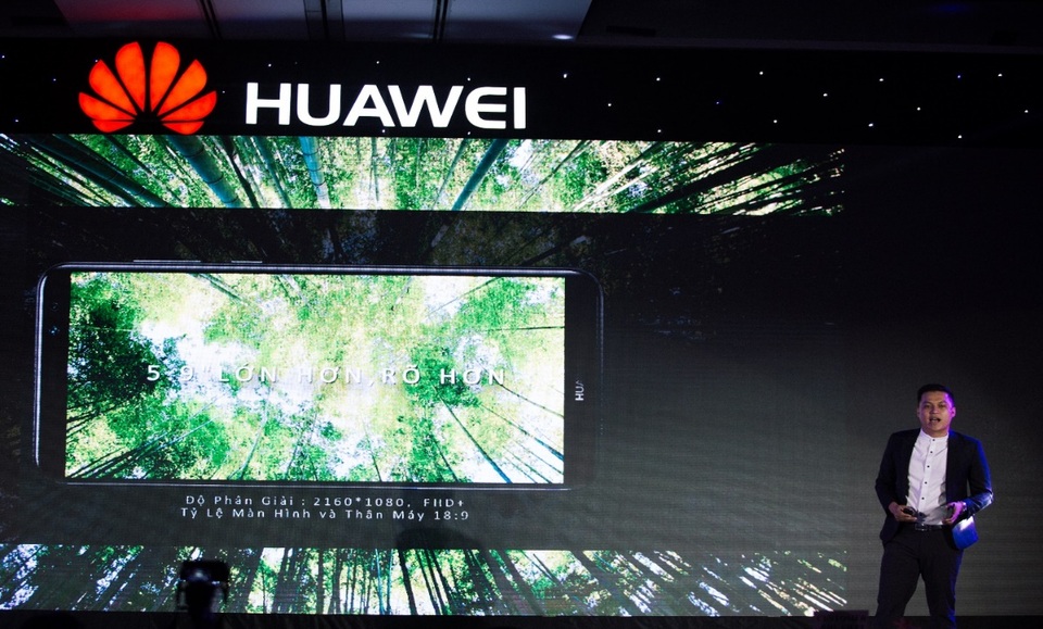4 thế mạnh của Huawei nova 2i trong phân khúc tầm trung - 3 Màn hình tràn viền tuyệt đẹp trên nova 2i