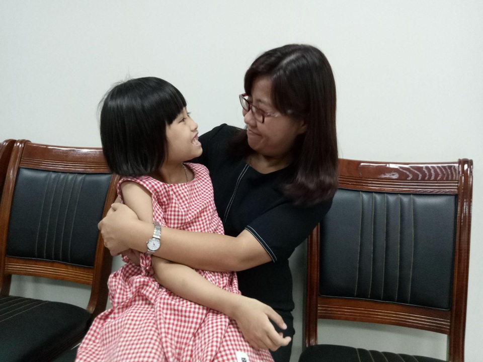 Sự hy sinh thầm lặng - món quà vô giá của những người mẹ - 3
Bé Minh Anh cùng mẹ