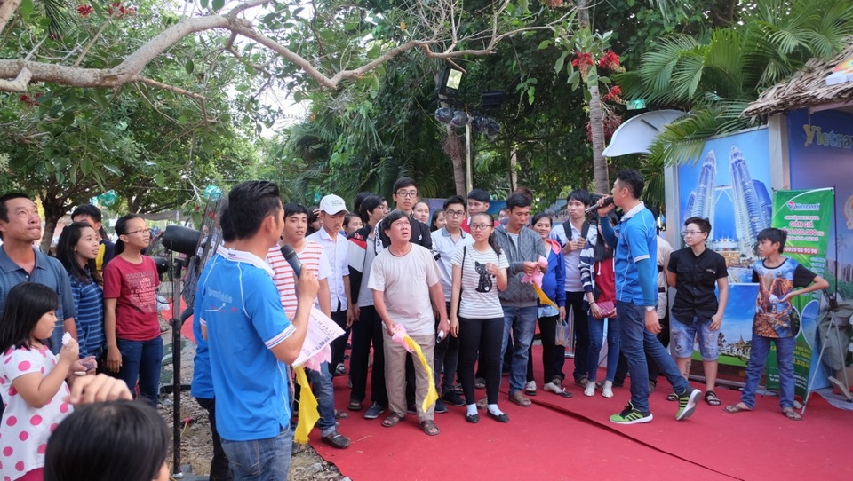 “Săn” hàng ngàn tour giá rẻ và vô vàn quà tặng trong dịp tri ân - 3 Nhiều hoạt động, trò chơi dân gian được tổ chức nhằm giúp du khách tìm hiểu thêm về văn hóa đặc sắc các vùng miền.