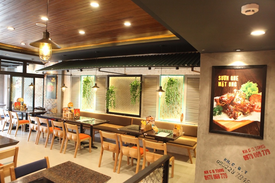 Văn hóa ẩm thực hẻm Sài Gòn len lỏi trong đời sống Thủ đô - 3 Không gian bài trí gần gũi, ấm áp, nhà hàng cho thực khách trải nghiệm ẩm thực đáng nhớ