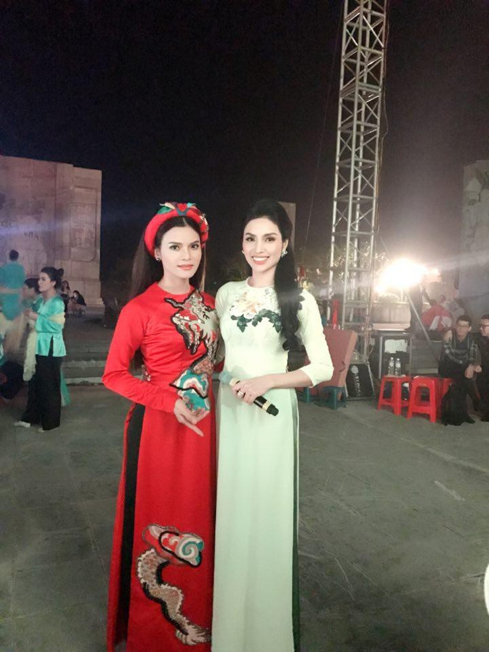 MC Huyền Sâm tự hào và xúc động khi dẫn chương trình tri ân các anh hùng liệt sỹ tại Truông Bồn - 3 MC cùng nghệ sĩ ưu tú Phạm Phương Thảo