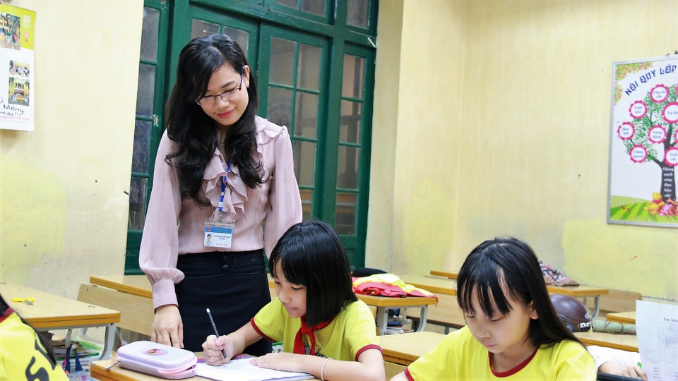 Lương nhà giáo thấp nhất là 3.2 triệu đồng - 4 Theo Bộ GD-ĐT cách tính lương hiện nay khó khuyến khích những người có trình độ vào ngành giáo dục.