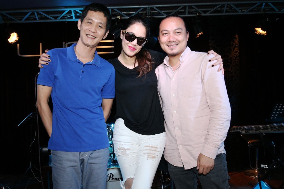 Thu Phương, Cẩm Vân, Lệ Quyên miệt mài tập luyện cùng nhạc sĩ Hoài Sa - 3 Thu Phương, Cẩm Vân, Lệ Quyên miệt mài tập luyện cùng nhạc sĩ Hoài Sa - 3