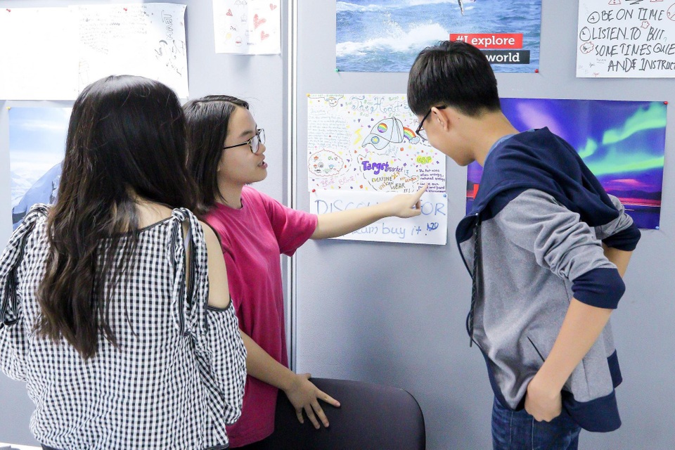 Làm thế nào để con thật sự giỏi tiếng Anh? - 3
Tự tin thuyết trình và tranh luận bằng tiếng Anh là một trong những biểu hiện của việc con sử dụng tiếng Anh thành thạo.