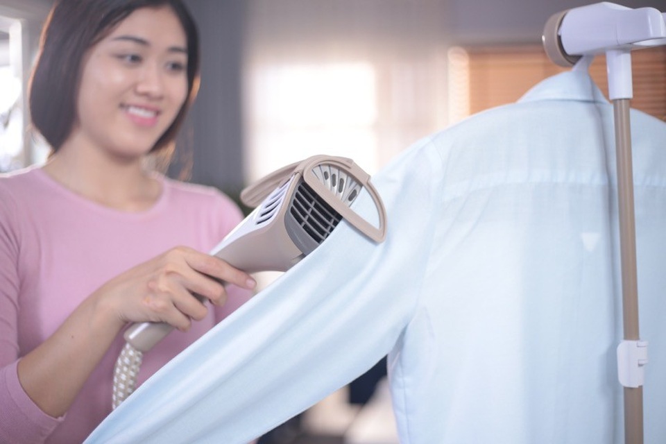 Bàn ủi đứng - tuyệt chiêu giữ gìn váy áo lượt là - 3 Kẹp tạo ly giúp tạo các đường ly trên áo sơ mi hay quần tây một cách dễ dàng.