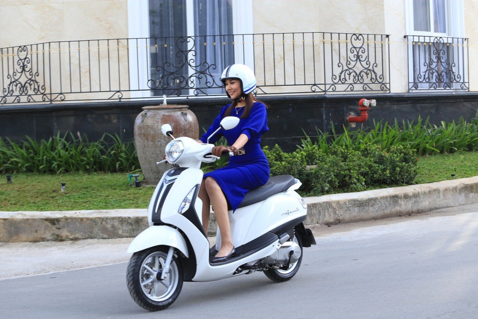 Mua xe Grande, nhận dây chuyền vàng - 3