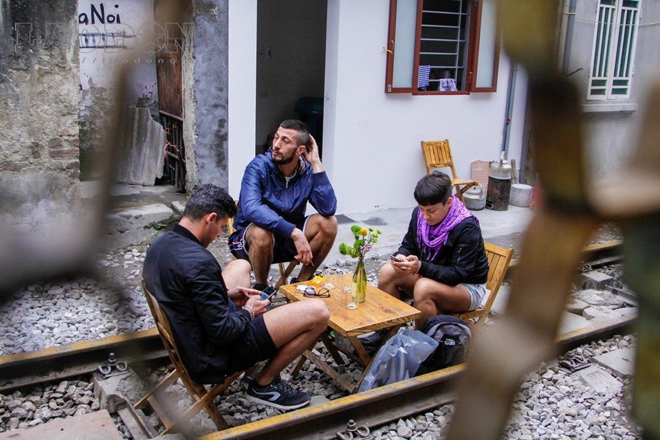 Đa số khách đến uống cà phê tại đây là người nước ngoài.