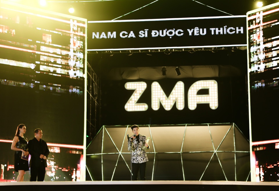 Zing Music Awards 2017 chính thức khởi động - 3 Năm ngoái nam ca sĩ Noo Phước Thịnh được vinh danh ở hạng mục “Nam nghệ sĩ được yêu thích nhất