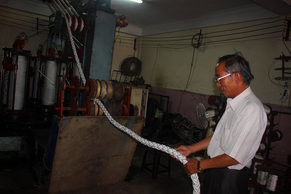 "Kỹ sư" U60 chưa học hết lớp 3, chế máy đánh dây thừng siêu độc đáo - 11 "Kỹ sư" U60 chưa học hết lớp 3, chế máy đánh dây thừng siêu độc đáo - 11