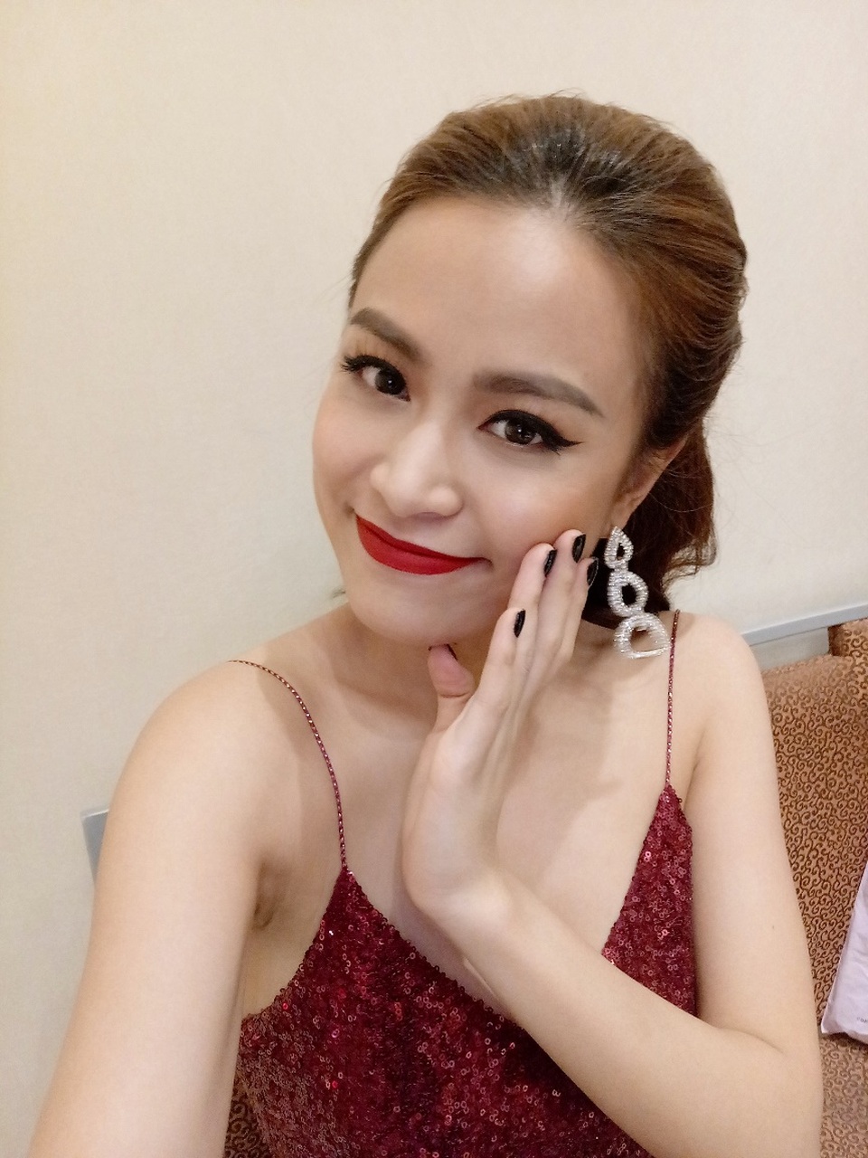 Hoàng Thùy Linh selfie cùng camera trước 20MP của Vivo V5 - 4 Hình ảnh chụp được ấn tượng nhờ độ sắc nét và màu sắc trung thực, người dùng không cần phải sử dụng các phần mềm chỉnh sửa như Camera360 vì V5 có sẵn tính năng Face Beauty 6.0