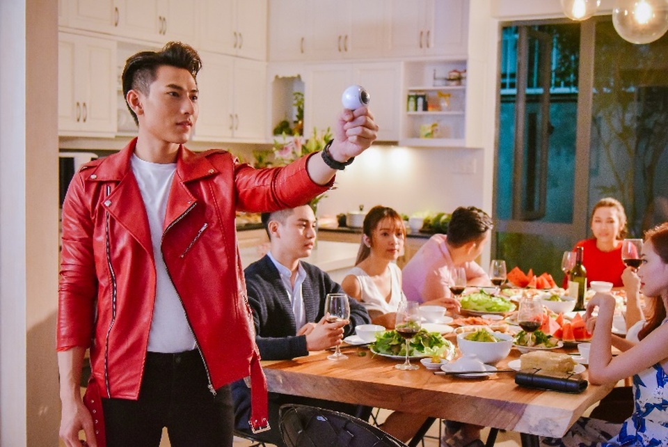 Khám phá cách sao Việt tô thêm màu ý nghĩa cho Tết Đinh Dậu - 4 Có Gear VR và Gear 360, không khí đón Tết cùng bạn bè của anh em Isaac được gửi trọn vẹn cho bố mẹ đang ở xa