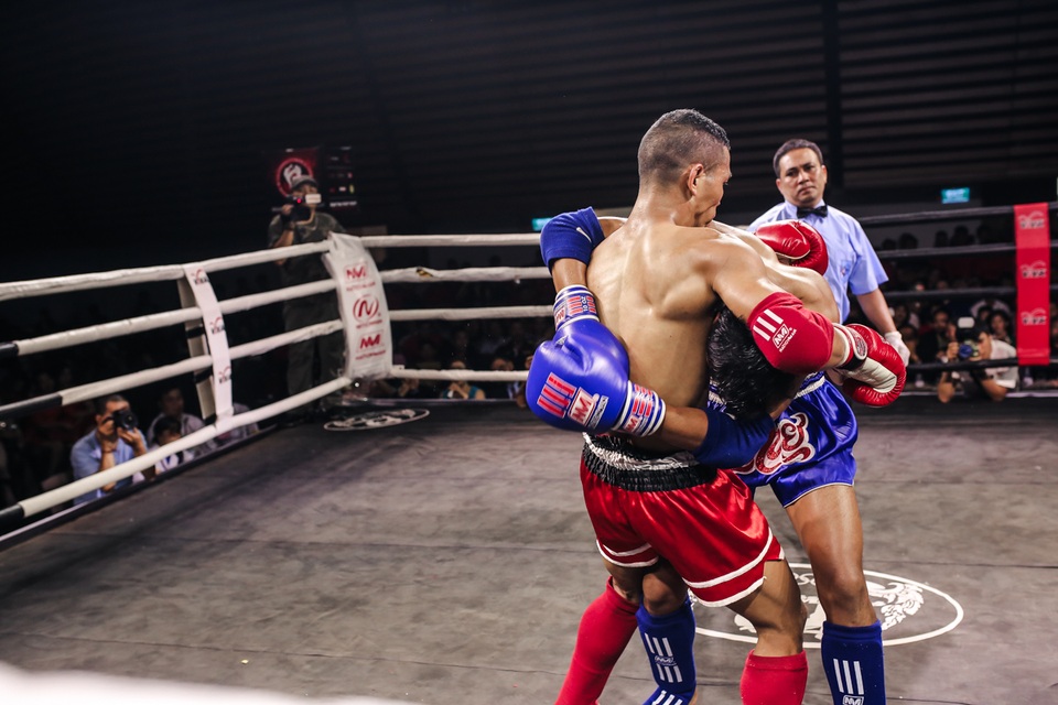 Trận đấu “nghẹt thở” giữa 2 võ sĩ Muay Thái Việt Nam và Thái Lan - 4