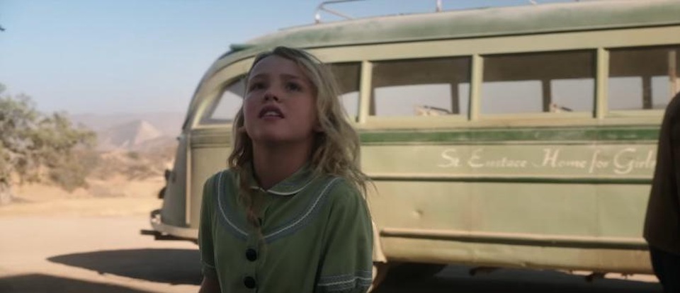 Búp bê ma Annabelle trở lại - 4 Annabelle: Creation do “ông hoàng kinh dị” James Wan sản xuất. Ghế đạo diễn được giao cho David F. Sandberg, người thành công vang dội ngay từ tác phẩm đầu tay – Lights Out.