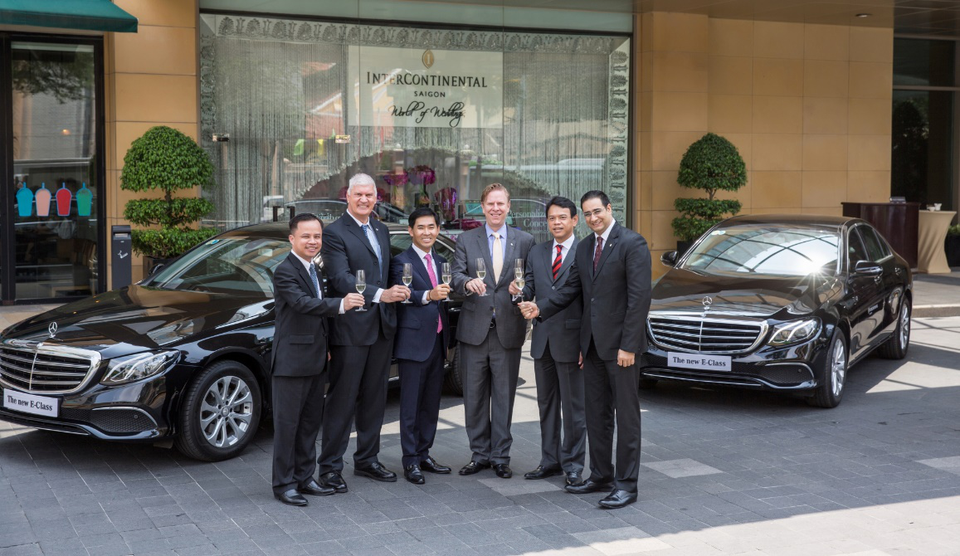 InterContinental Saigon đầu tư 10 tỷ vào dàn xe sang Mercedes-Benz E-Class - 4 Trong năm 2013, Mercedes-Benz Việt Nam (MBV) cũng từng hợp tác và cung cấp 5 chiếc E 200 màu Diamond Silver cho InterContinental Saigon