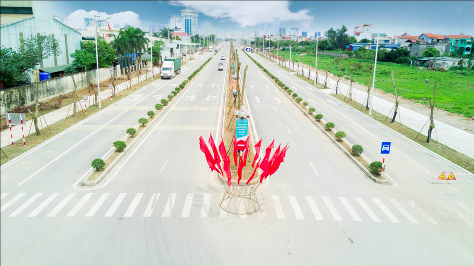 Diện kiến tuyến đường “dát kim cương” vừa thông xe tại Hà Nội - 4
Đoạn cuối con dường giao cắt hướng đi Nhổn và Song Phương.