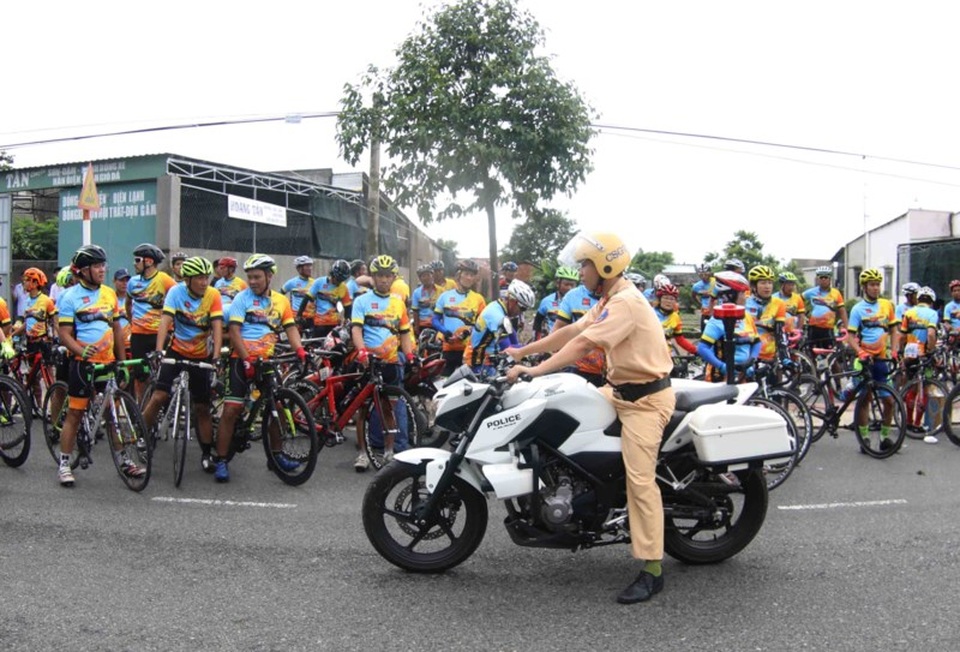 Công an giải tán đường đua “Thử thách núi Dinh“ - 3