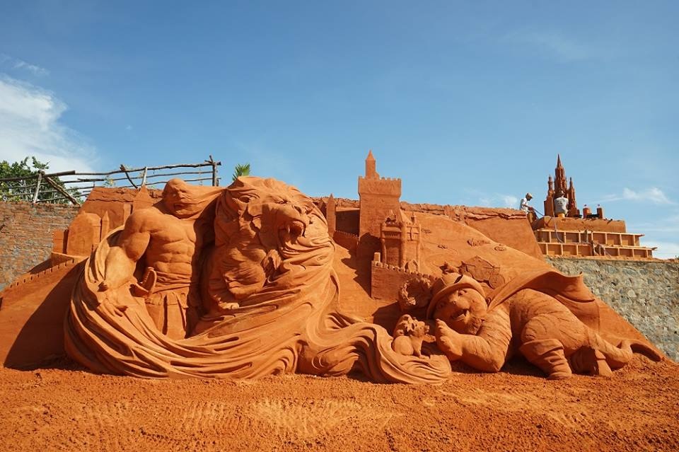 Lạc lối giữa thế giới tượng cát “độc nhất vô nhị” tại Phan Thiết - 4 Tượng cát “Chú mèo đi hia” kể lại câu chuyện cổ tích thuộc hàng kinh điển trên thế giới