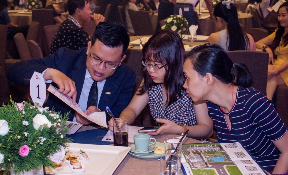 Khách hàng của Lancaster Lincoln được cung cấp thông tin nhanh chóng và chính xác, cũng như được tư vấn, chăm sóc một cách tốt nhất bởi đội ngũ chuyên viên giàu kinh nghiệm.