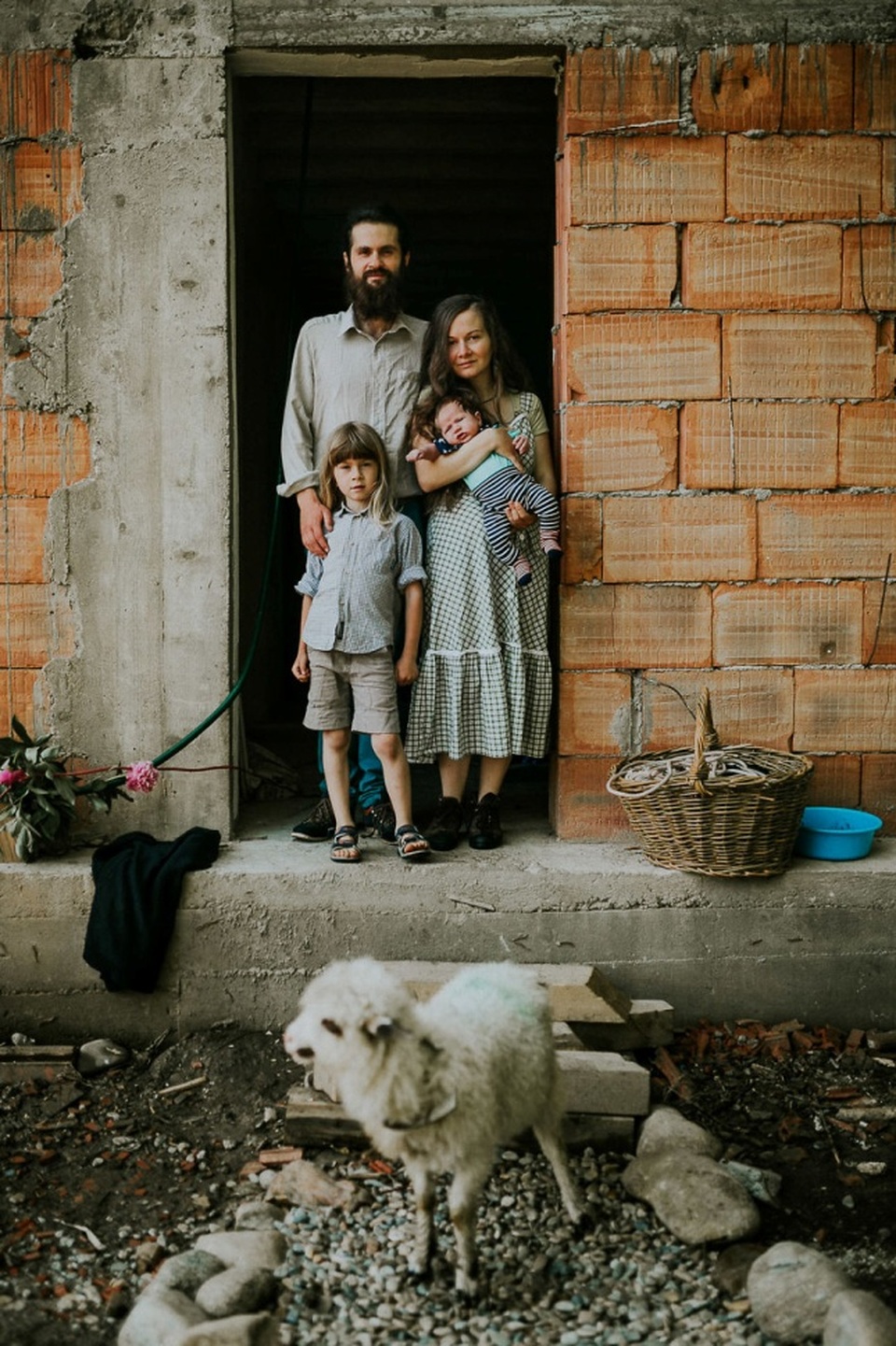 Nhà cửa trông thô sơ nhưng vẫn…đẹp