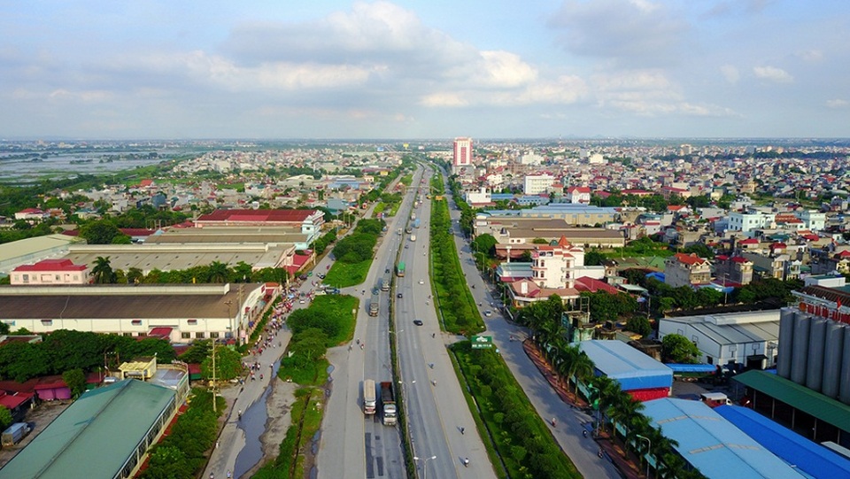 Nhan nhản "sống trâu, rãnh cào" trên quốc lộ 5 - 9 Nước mưa trên Ql5 thường xuyên ngập úng, ứ đọng mỗi khi mỗi trận mưa lớn. Một số cống bị rác lấp đầy hoặc tắc là nguyên nhân nước không có lỗi thoát.