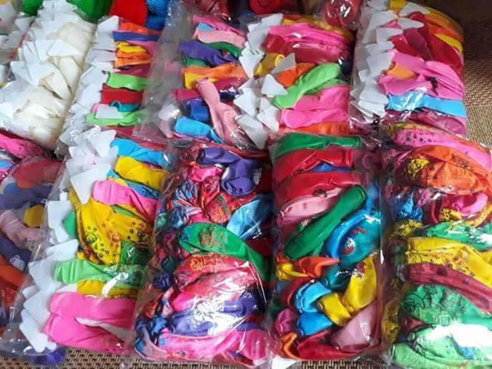 Món đồ chơi 4.000 đồng khiến giới trẻ phát sốt mùa trung thu này - 4
Nhìn qua, bóng bay phát sáng không khác gì loại bóng truyền thống