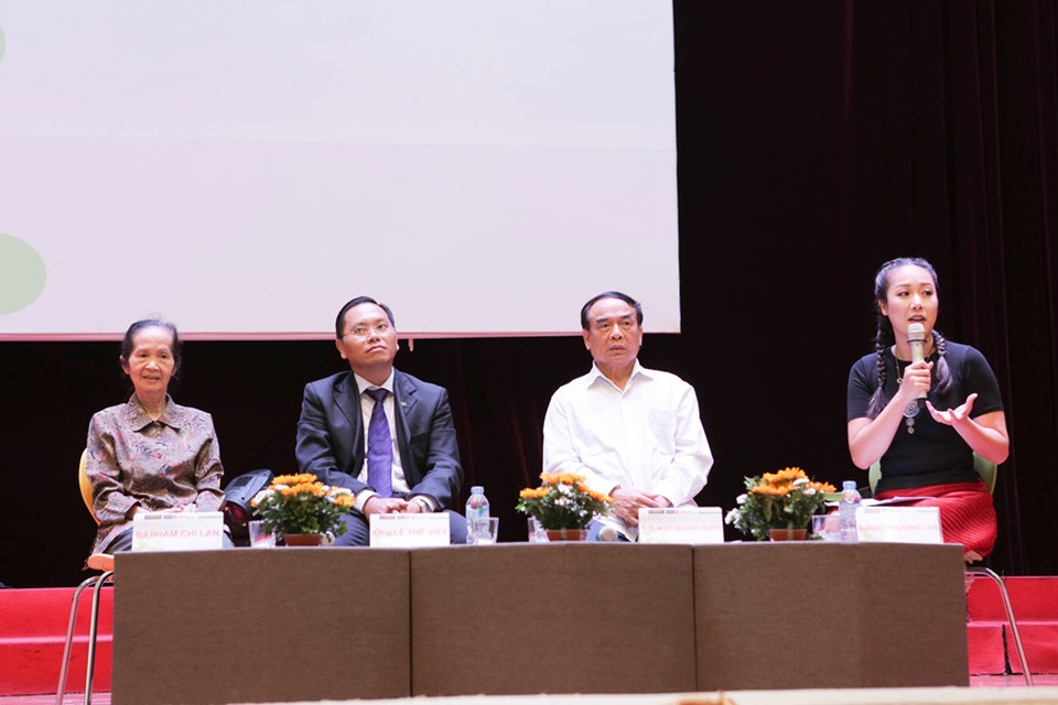 Chuyên gia Phạm Chi Lan: “Sinh viên Việt thiếu nhất sự tự tin giao tiếp” - 4 MC Ngô Phương Lan cho rằng, tinh thần tận tâm và giỏi chuyên môn là lợi thế cạnh tranh của mỗi bạn trẻ.