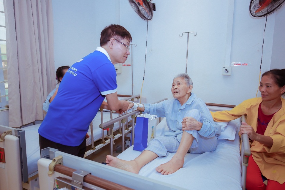 Chung tay hành động vì trái tim khỏe mạnh - 4 Dự kiến, trong thời gian tới, Chương trình “Chung tay hành động vì trái tim khỏe mạnh” của Delikost sẽ phối hợp với các bệnh viện khác để triển khai thành chuỗi, diễn ra tại nhiều khu vực, cụm dân cư trong địa bàn Hà Nội.