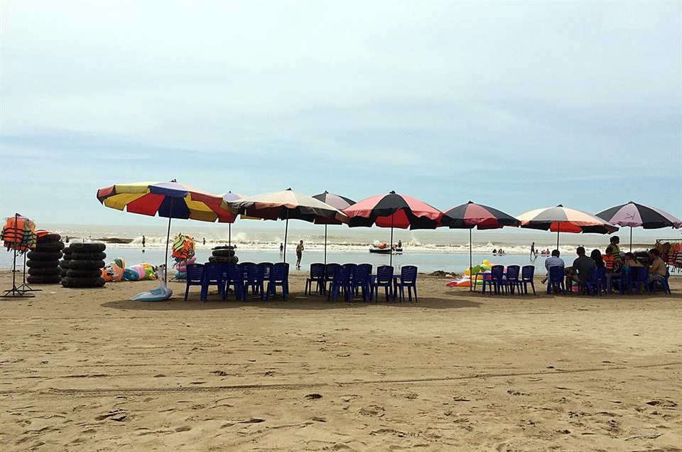 Đón ánh mặt trời rực rỡ trên biển Hải Tiến - 4 Đón ánh mặt trời rực rỡ trên biển Hải Tiến - 4