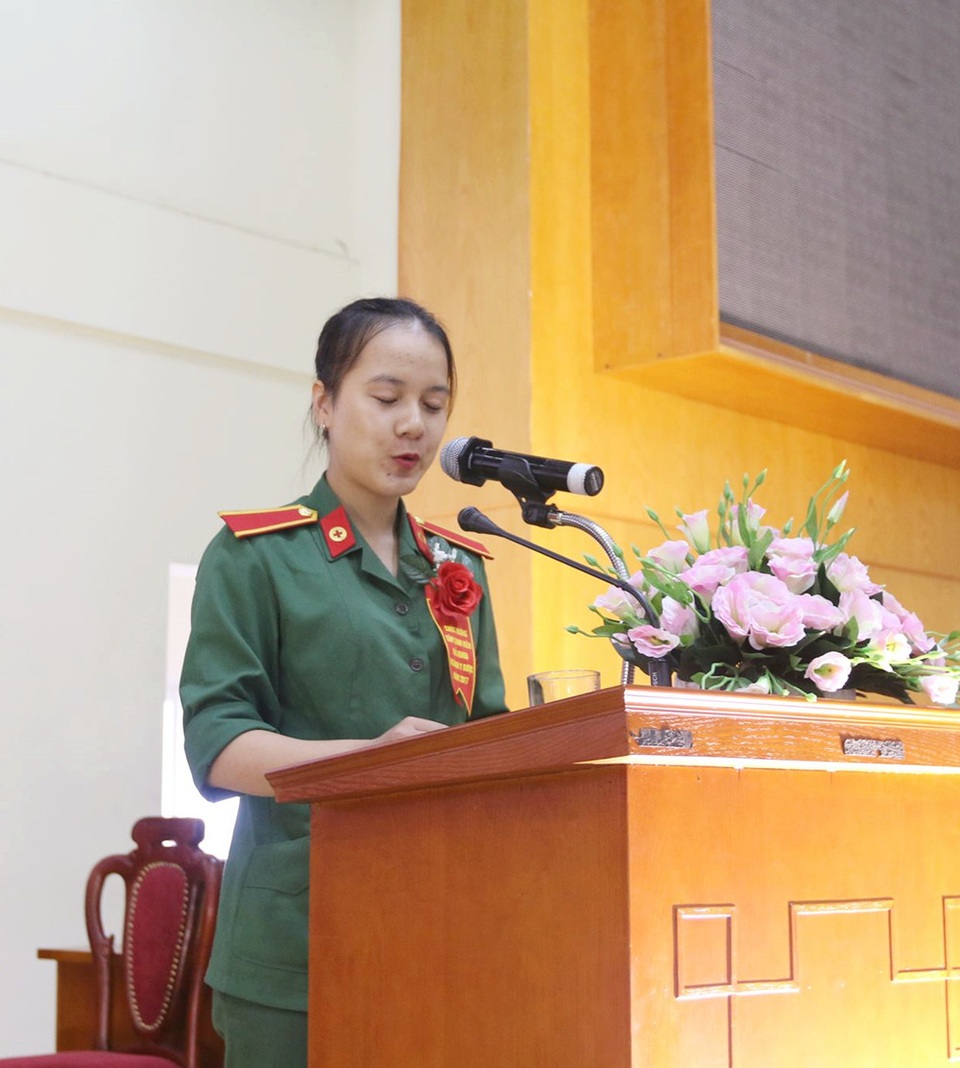 Vinh danh 46 thủ khoa đầu vào ngành Y, dược các tỉnh phía Bắc - 4 Em Trần Thu Hoài - Thủ khoa Học viện Quân y bày tỏ niềm vui mừng xúc động khi được sự quan tâm, dặn dò của những người thầy trong ngành.