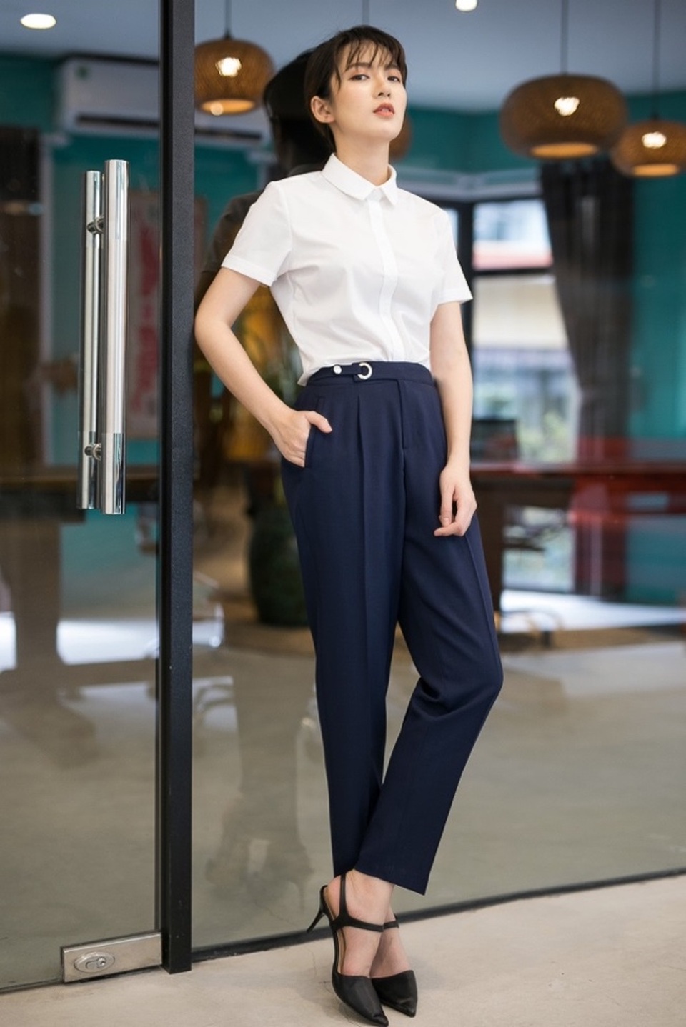 Khám phá sự khác biệt vest nữ TNG - 5 Để có những bộ cánh thật sự thu hút khi tới công sở, bạn còn đắn đo gì khi có thêm một lựa chọn được tin dùng và đảm bảo được những tiêu chí cho một bộ đồ đẹp nơi văn phòng. Hãy mặc đẹp bất kể vào dịp nào vì những cô gái của chúng ta xứng đáng với điều đó !