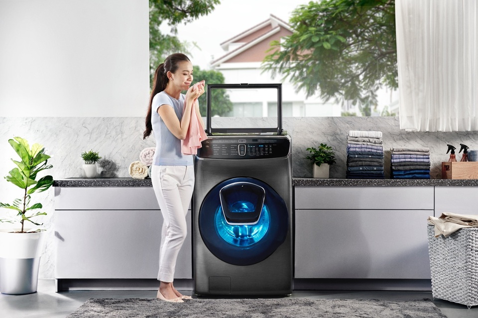 Hoa hậu Thuỳ Lâm: "Tôi tận hưởng việc mặc đẹp mỗi ngày" - 4 Với các thiết kế độc đáo và công nghệ hiện đại, Thuỳ Lâm luôn an tâm với trợ thủ đắc lực trong việc giặt giũ.