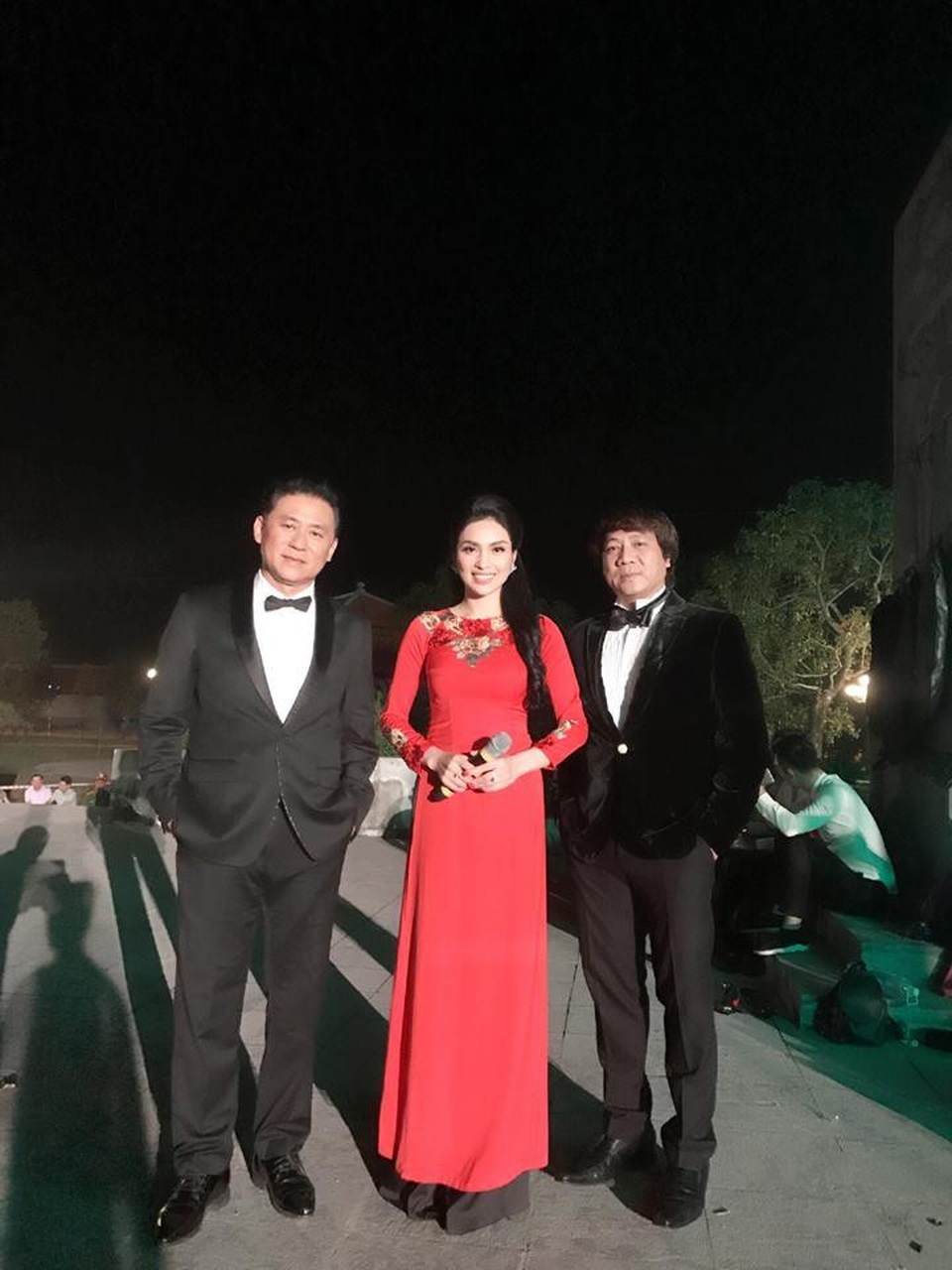 MC Huyền Sâm tự hào và xúc động khi dẫn chương trình tri ân các anh hùng liệt sỹ tại Truông Bồn - 4 NSUT Tạ Minh Tâm và NSUT Quốc Hưng