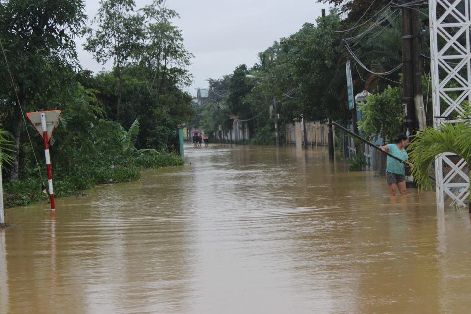 Người dân phải hạn chế đi lại