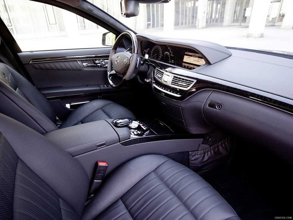 Hé lộ limousine của Tổng thống Putin vừa tới Đà Nẵng - 5 Buồng lái của S-600 (Ảnh: Caricos)