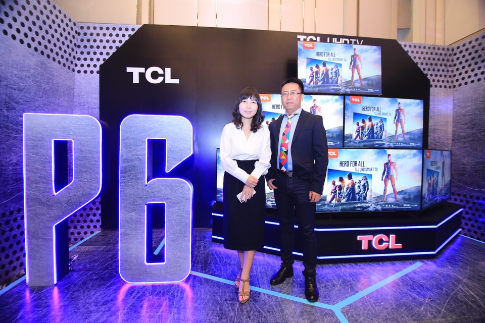 TCL trình làng TV 4K thông minh thế hệ mới TCL UHD P6 - 4 Bà Summer – Tổng GĐ TCL (Việt Nam) cùng Ông Will Chen - Giám Đốc TCL Hải Ngoại trả lời các câu hỏi của báo chí