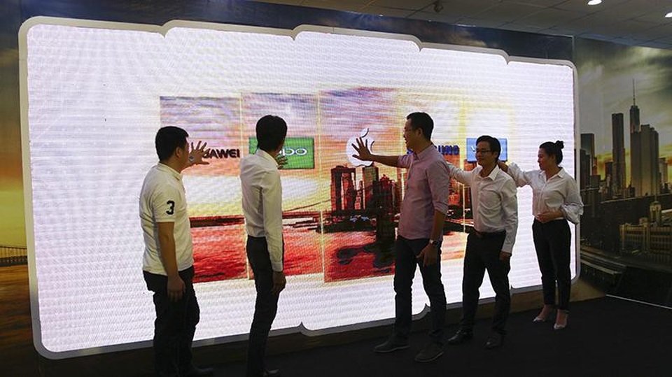 Đại diện nhà sản xuất cùng chung tay mở ra “Kỷ nguyên màn hình tràn” tại sự kiện của Thế Giới Di Động