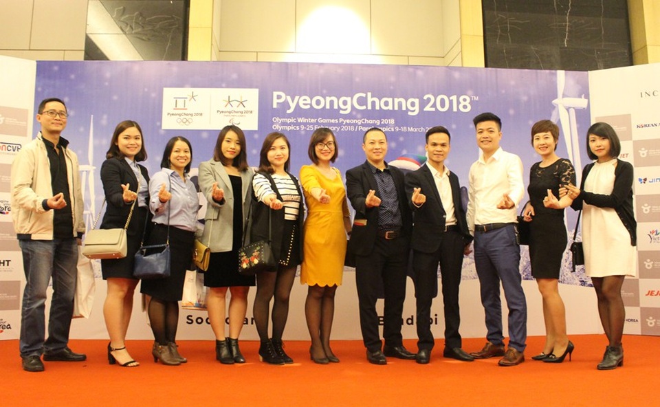 Vietrantour đạt giải thưởng cao quý của Tổng cục Du lịch Hàn Quốc - 4 Tập thể Vietrantour chụp ảnh lưu niệm tại Lễ trao giải Du lịch Hàn Quốc 2017