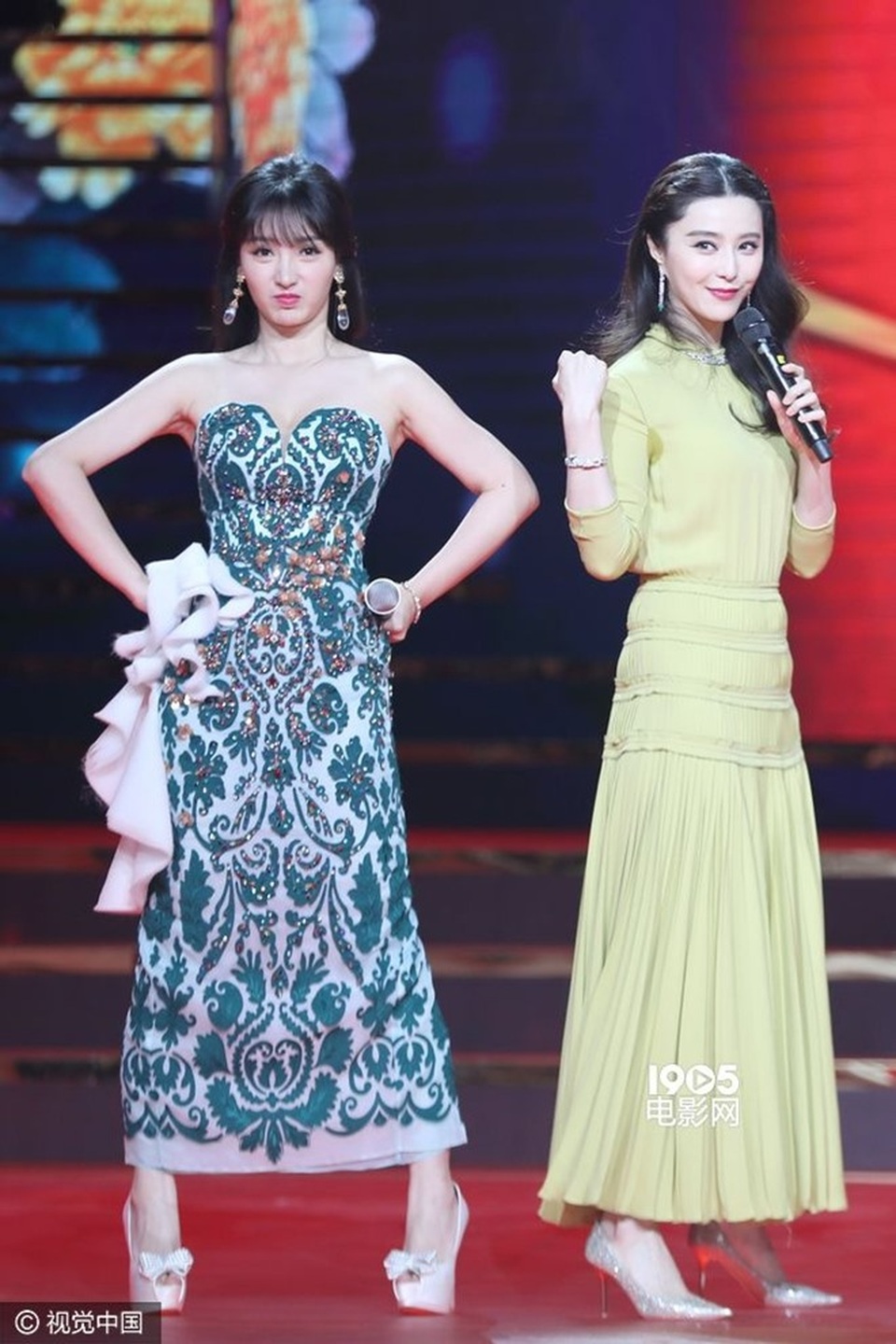 Thiên thần vòng 1 khiến các mỹ nữ showbiz "xanh mặt" khi dự sự kiện - 15 Thiên thần vòng 1 khiến các mỹ nữ showbiz "xanh mặt" khi dự sự kiện - 15