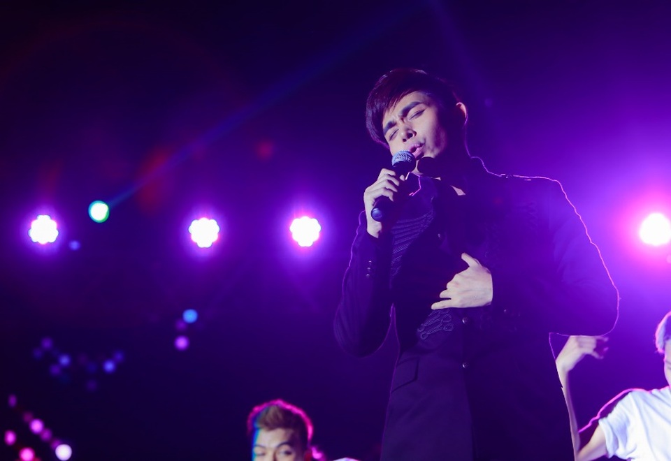 Jun trình diễn ca khúc Nobody like you (Kể từ ấy). Anh bật mí bài hát sẽ chính thức ra mắt vào ngày 10/1 sắp tới. Chinh phục hơn khán giả bằng giọng hát truyền cảm và chất giọng ngọt ngào đặc trưng là những dấu ấn không phai mờ của Jun.