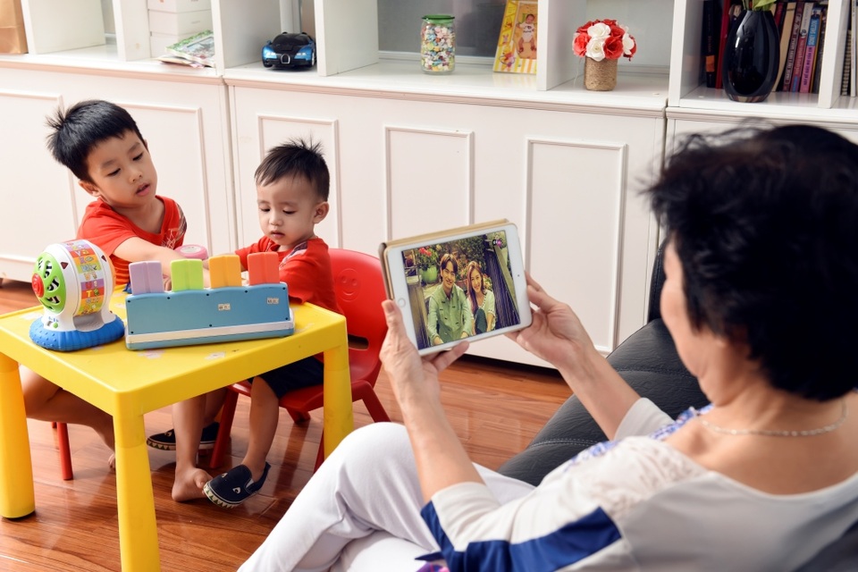 Gia đình Ốc Thanh Vân bỏ du lịch để ở nhà sum họp ngày Tết - 5 Gia đình Ốc Thanh Vân bỏ du lịch để ở nhà sum họp ngày Tết - 5
