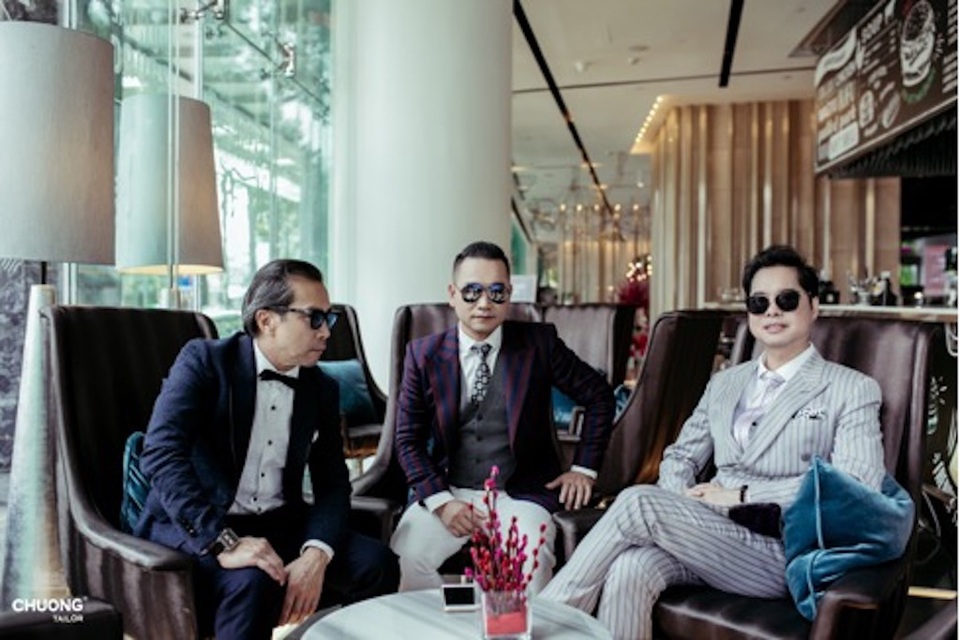 Ông hoàng nhạc bolero Ngọc Sơn diện Suit Chương Tailor du Xuân - 5 Hai ca khúc bất hủ của Ngọc Sơn: Lời Đắng Cho Cuộc Tình và Thói Đời, trong album Sến Bay 2 – Bolero Remix đón xuân năm 2017.