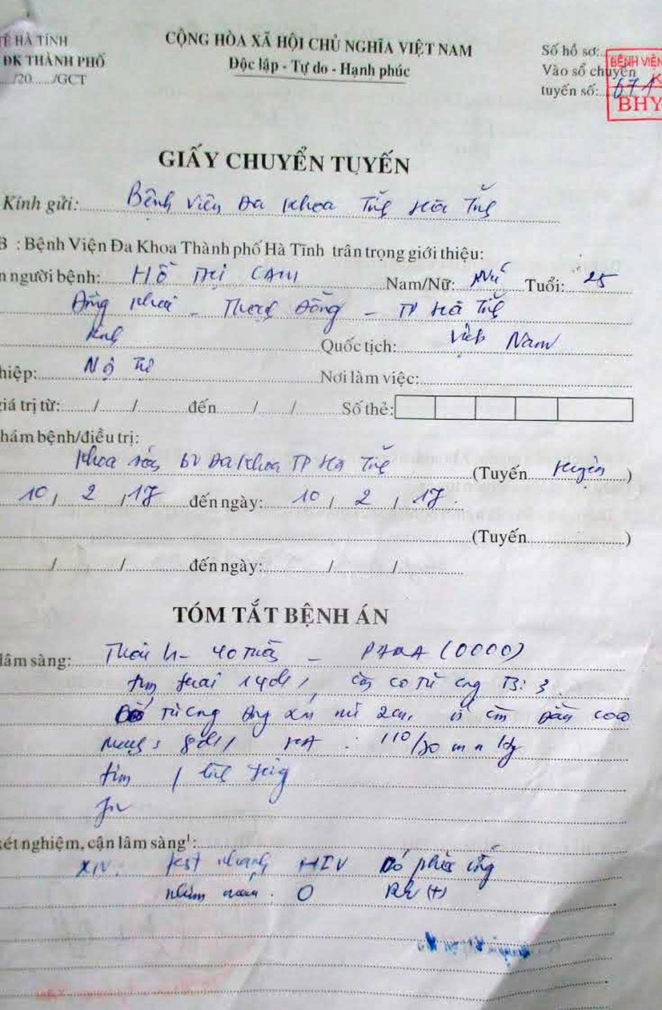 Chuyển viện sản phụ có test nhanh phản ứng HIV là đùn đẩy trách nhiệm? - 2
Giấy chuyển viện của sản phụ Cam có ghi test nhanh HIV có phản ứng