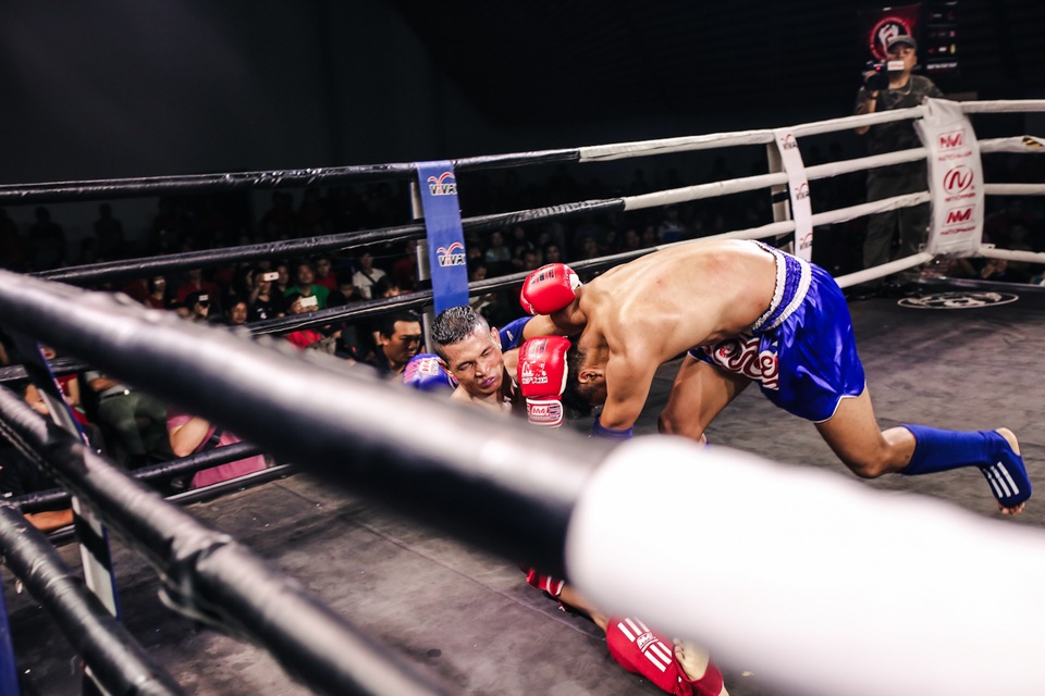 Trận đấu “nghẹt thở” giữa 2 võ sĩ Muay Thái Việt Nam và Thái Lan - 5