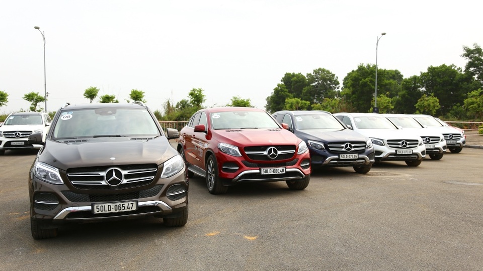Mercedes-Benz Việt Nam mang đến MBDA 2017 hơn 30 xe để khách mời có thể trải nghiệm bao gồm cả sedan lẫn SUV, từ A-Class đến S-Class, từ GLA đến GLS, trong đó có cả GLC và E-Class mới – hai mẫu xe “hot” đang được khách hàng đặc biệt quan tâm.