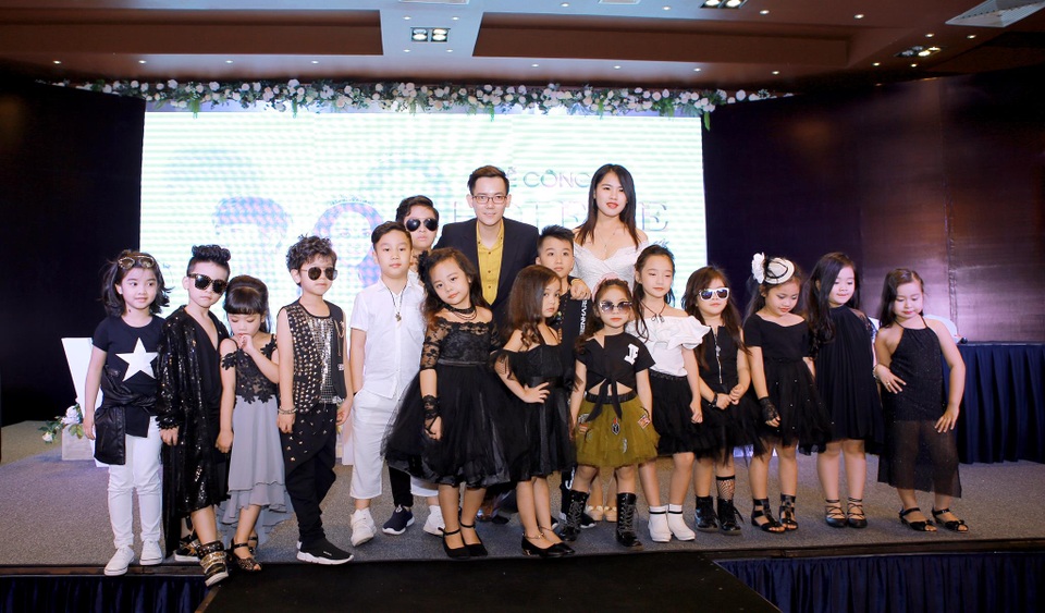 
Top mẫu nhí - Ban giám khảo đồng hành - yếu tố đầy mới lạ trong format chương trình.
