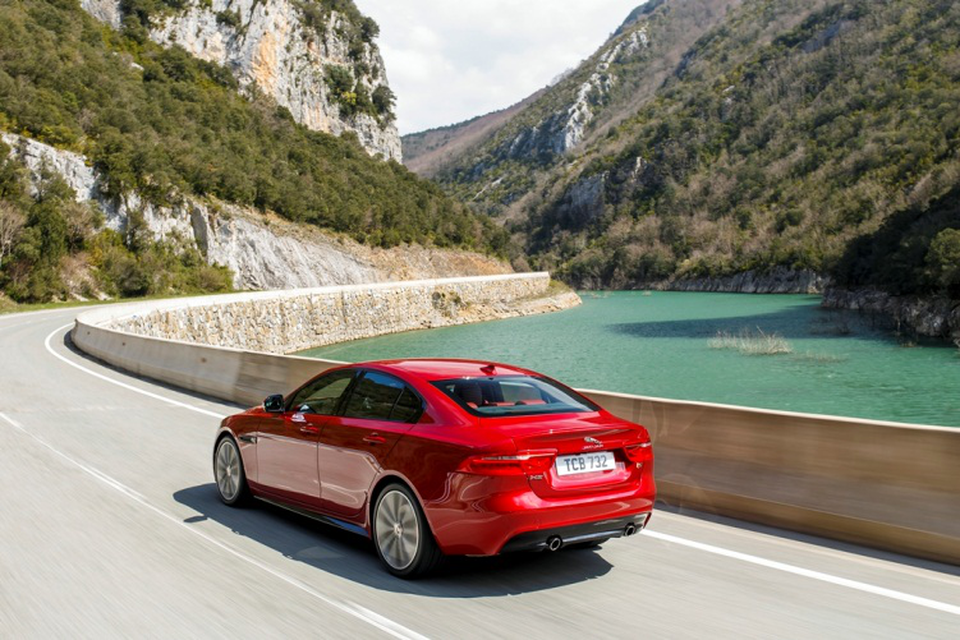 Jaguar XE - Trải nghiệm lái tốc độ cao vượt trội - 5 Jaguar XE - Trải nghiệm lái tốc độ cao vượt trội - 5